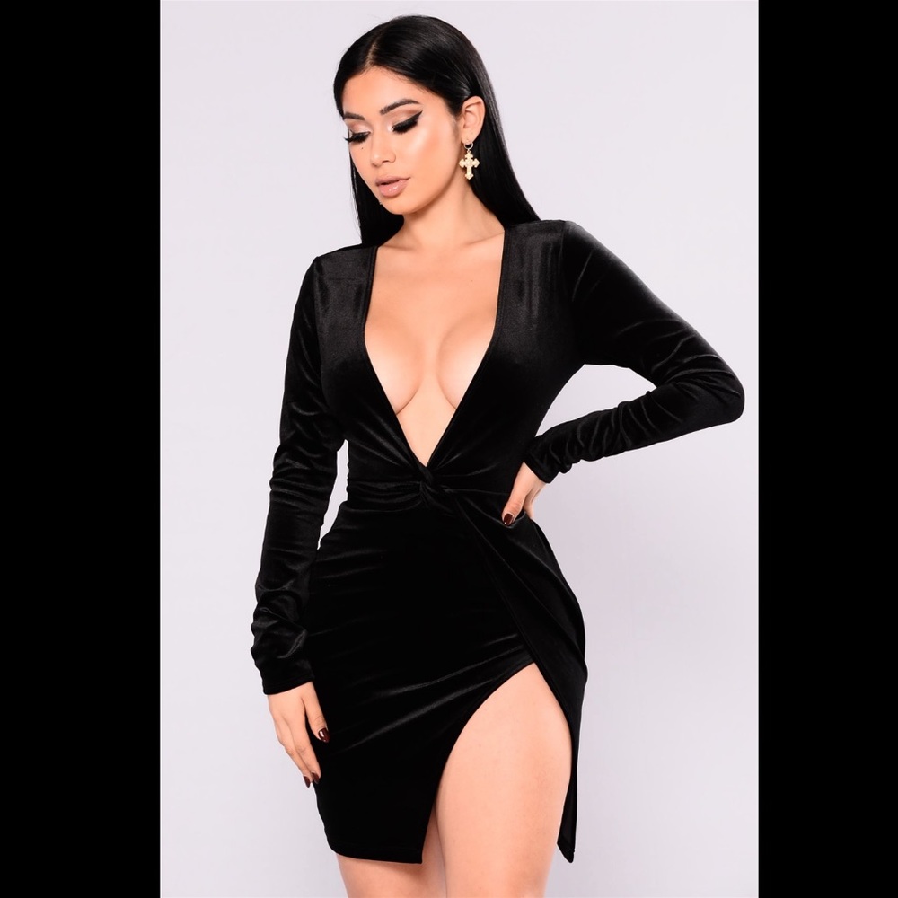 Black Deep V-Neck Long Sleeve Mini Dress